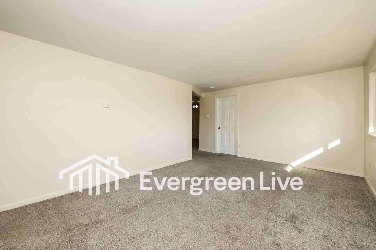 5063 Sabra Ave - Photo 5 of 16