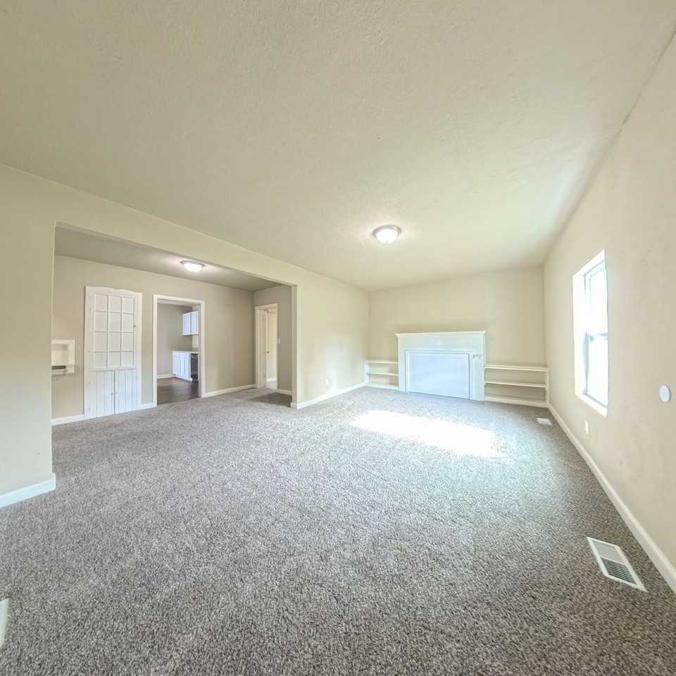 1401 W Main St - Photo 3 of 19