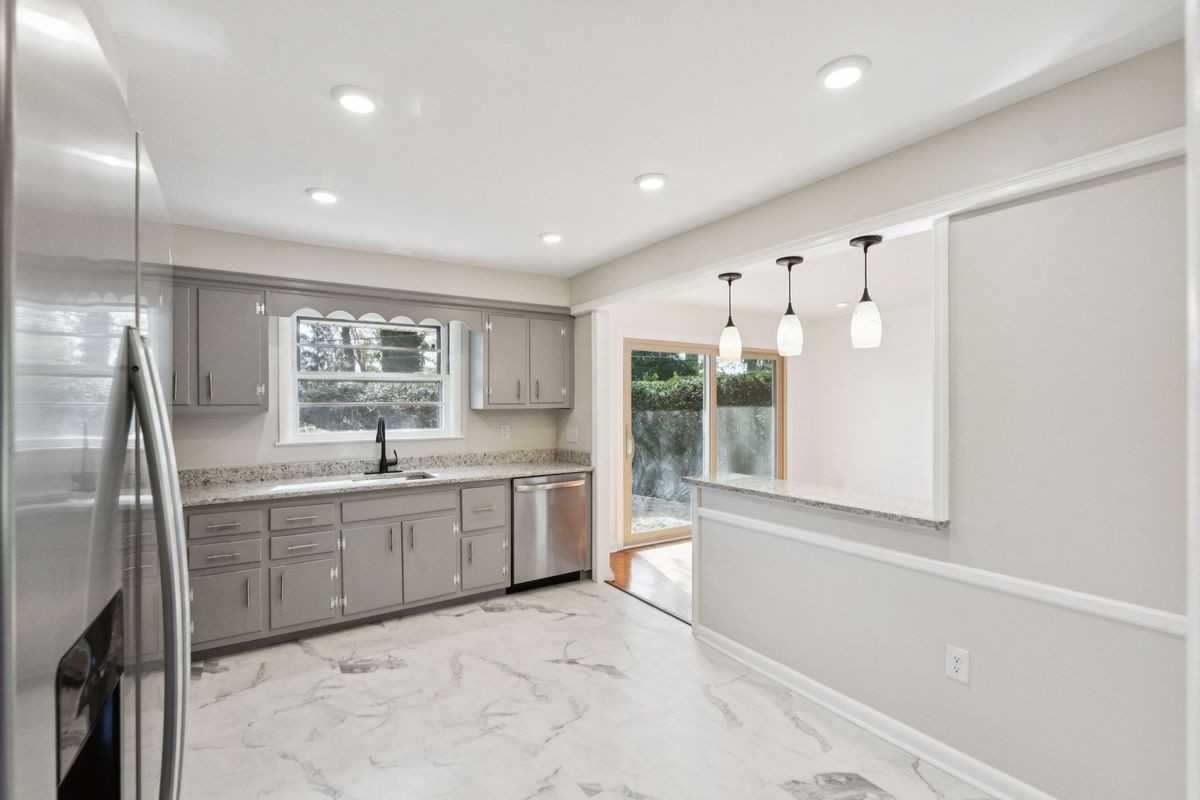 1234 Remington Rd - Photo 2 of 6