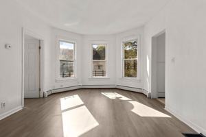 featured image of 141 Crown St ##2