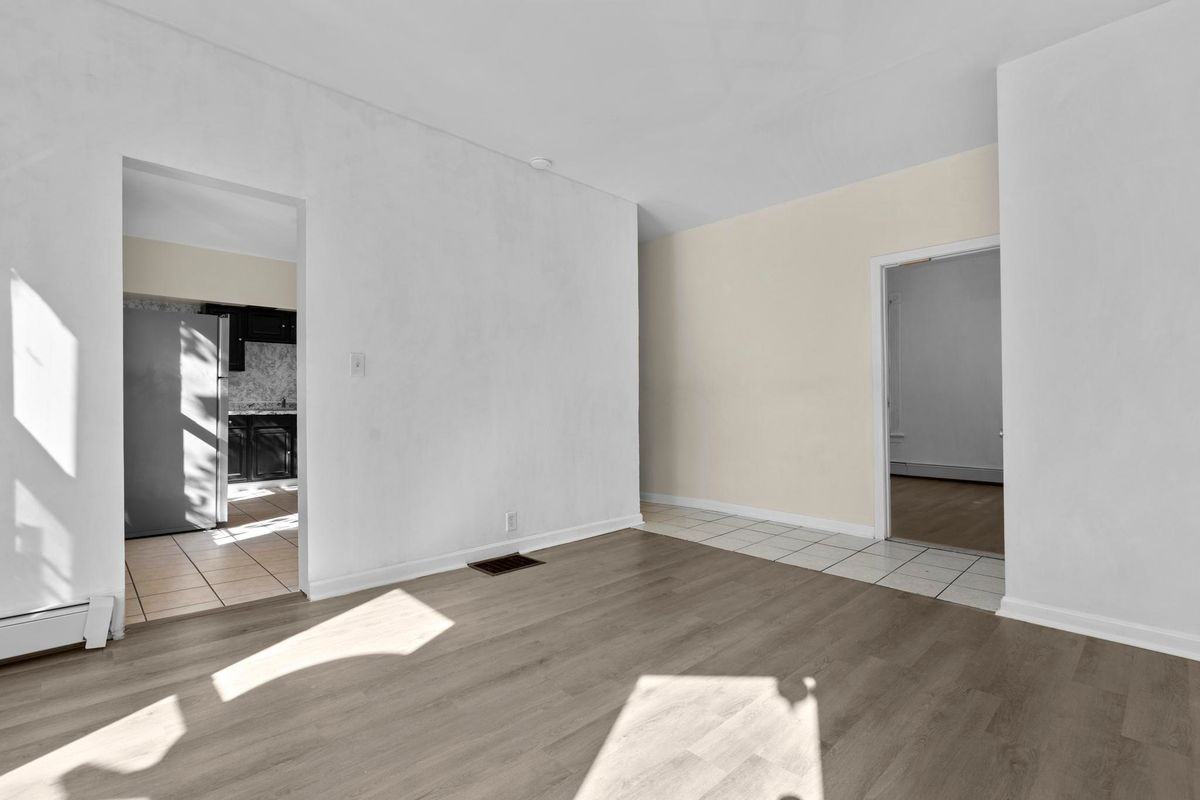 141 Crown St ##2 - Photo 2 of 6