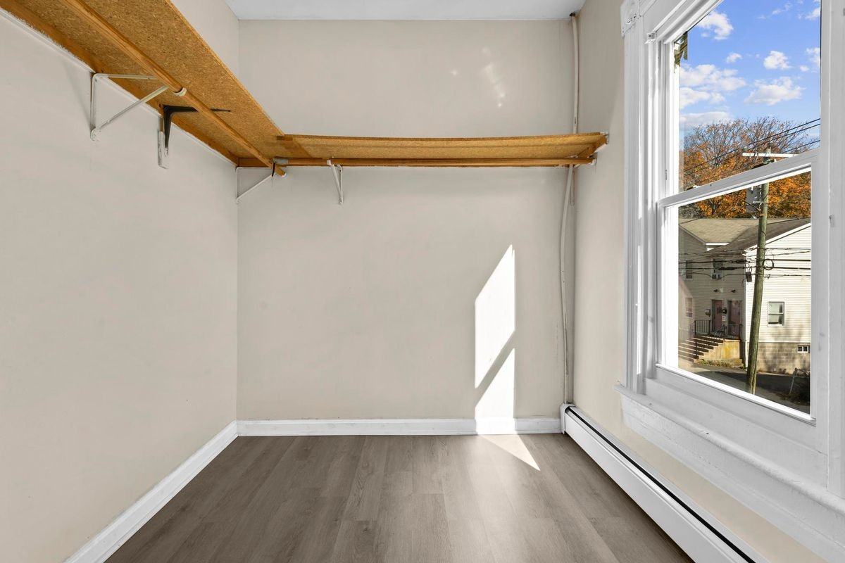 141 Crown St ##2 - Photo 3 of 6