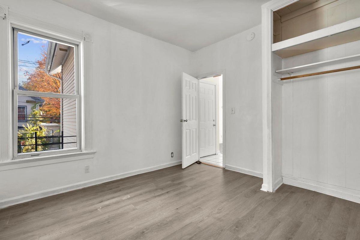 141 Crown St ##2 - Photo 4 of 6