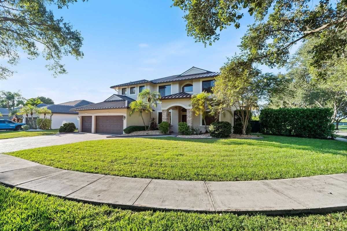 15903 Sw 61st Ct - Photo 2 of 38