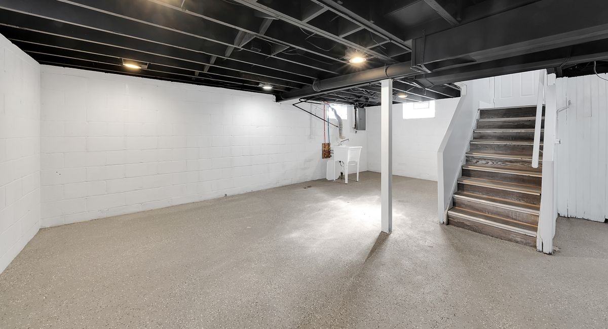 14024 Grandville Ave - Photo 2 of 10
