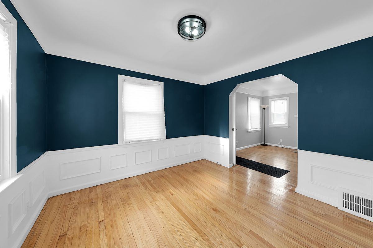 14024 Grandville Ave - Photo 3 of 10