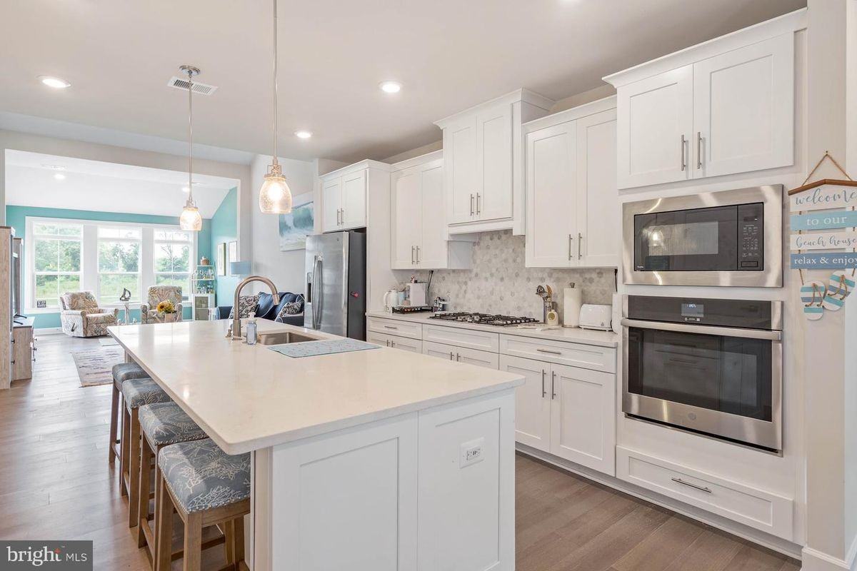 33789 Freeport Dr - Photo 3 of 9