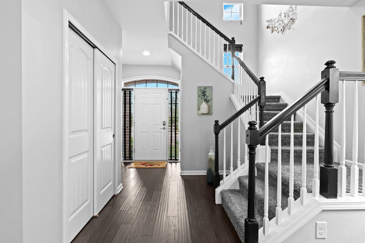 49645 Hartwick Dr - Photo 2 of 15