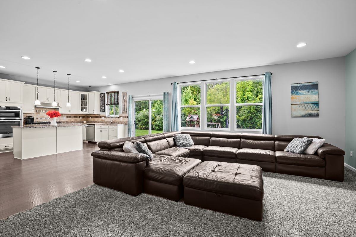 49645 Hartwick Dr - Photo 5 of 15