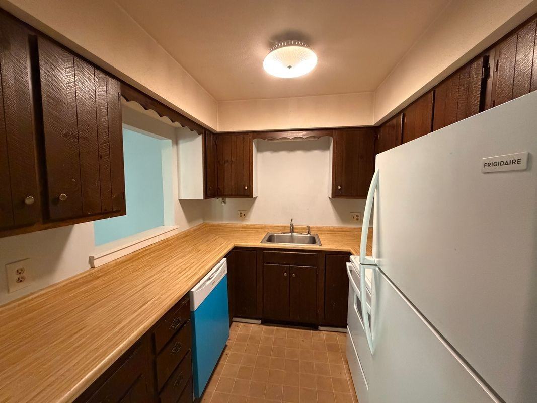 1088 Dover Rd ##302 - Photo 3 of 4