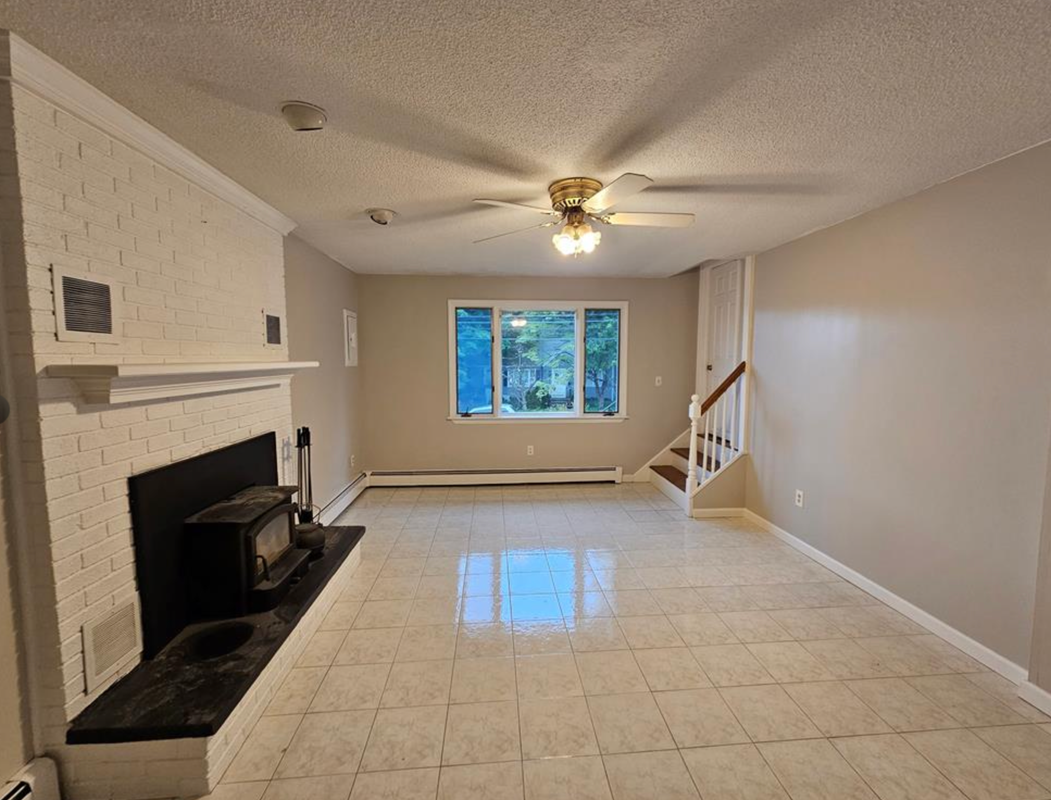 35 Evers St - Photo 3 of 4