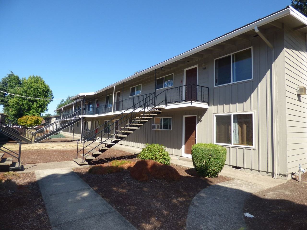 The Court at Hawthorne - Photo 3 of 18