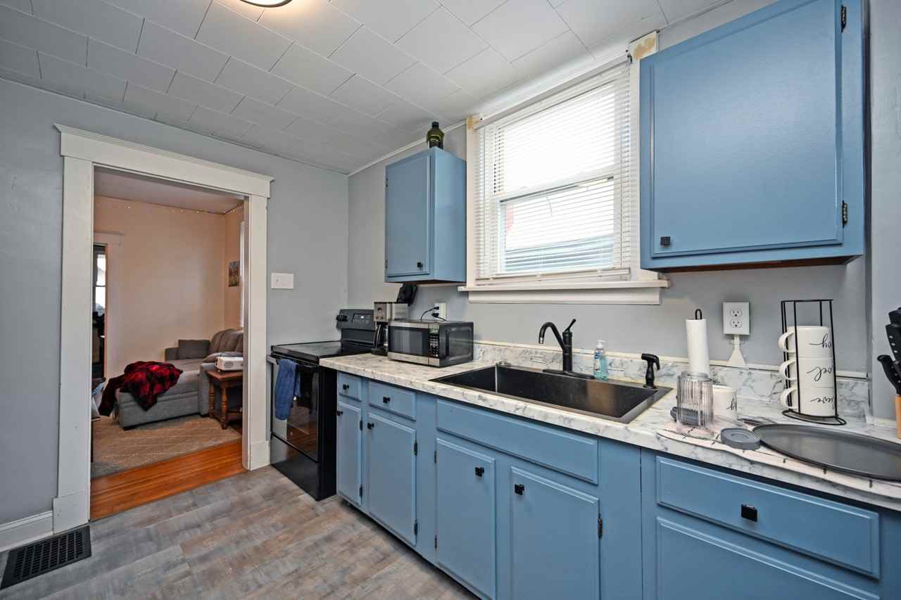 457 Lloyd Pl - Photo 3 of 37