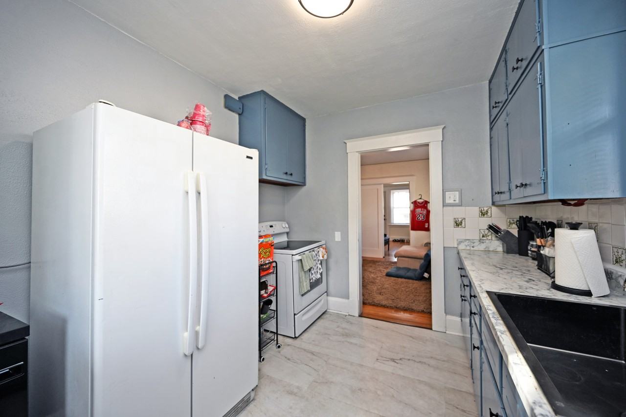 457 Lloyd Pl - Photo 4 of 37