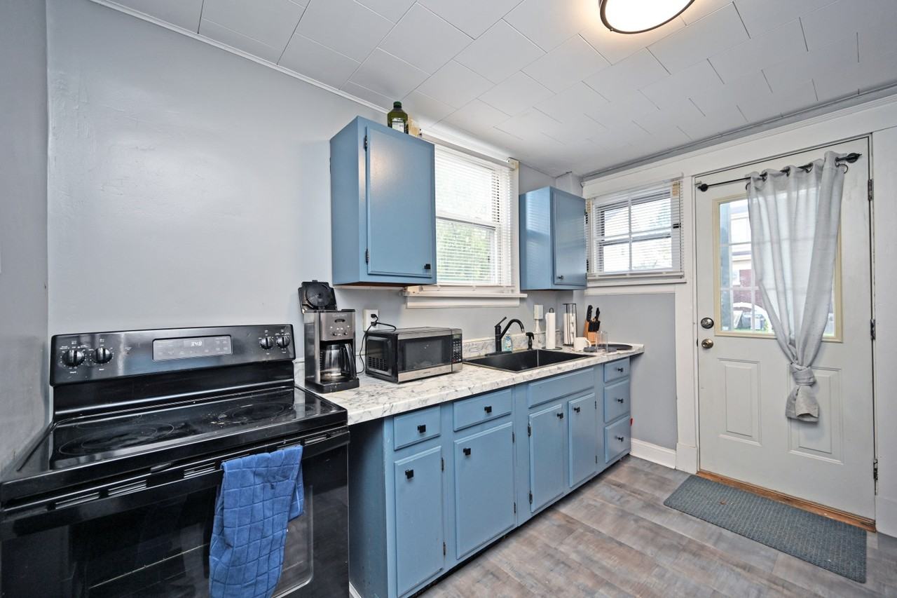 457 Lloyd Pl - Photo 5 of 37