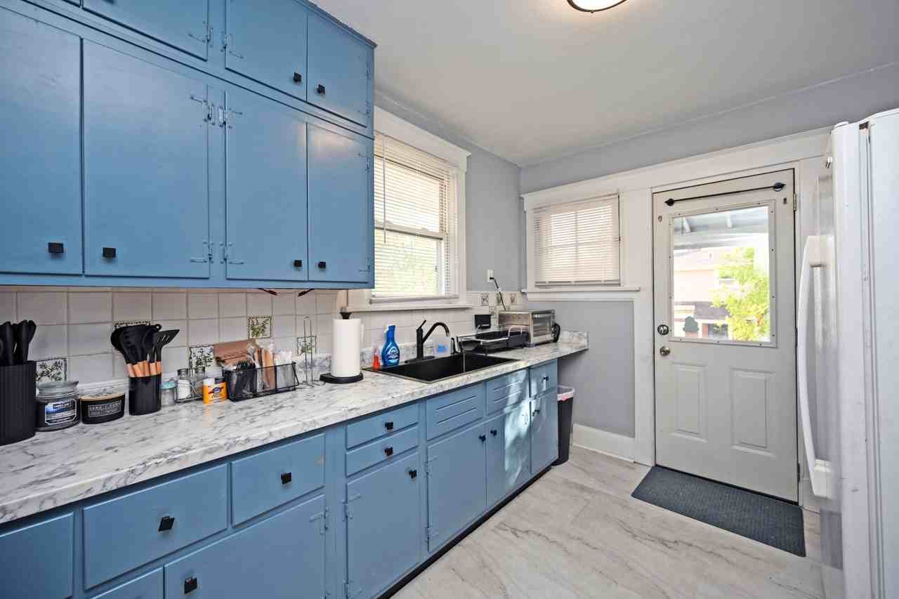 457 Lloyd Pl - Photo 7 of 37