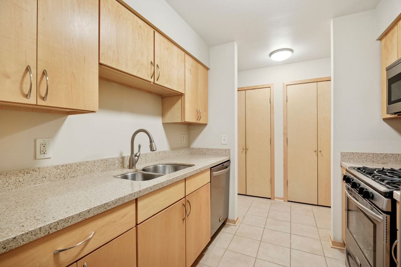 St Anthony Park Apartments!  Beautiful large 2 bedroom Apartments - Photo 3 of 25