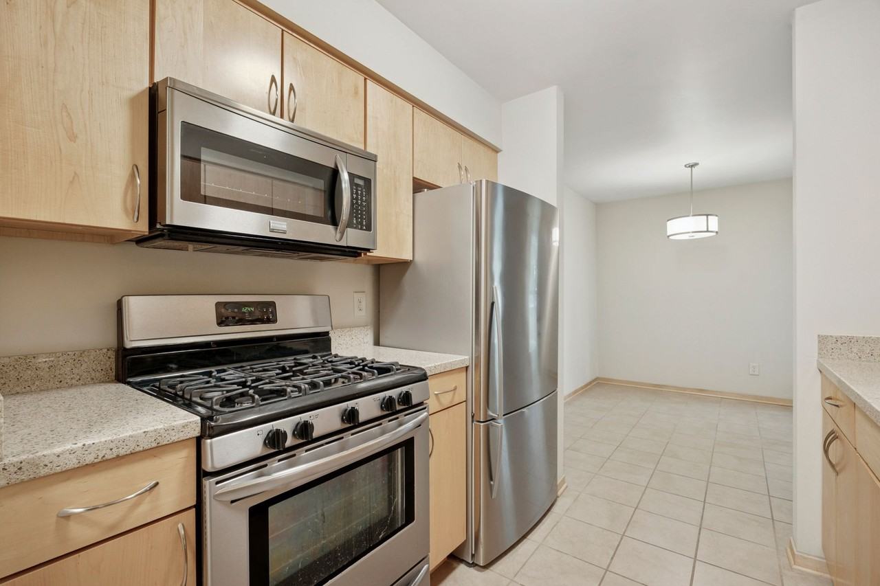 St Anthony Park Apartments!  Beautiful large 2 bedroom Apartments - Photo 5 of 25