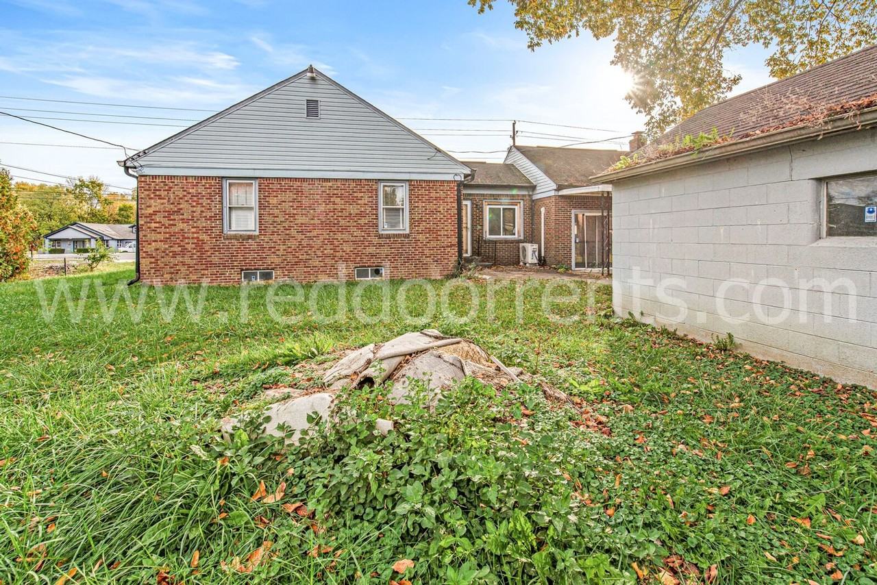 328 N Post Rd - Photo 5 of 28