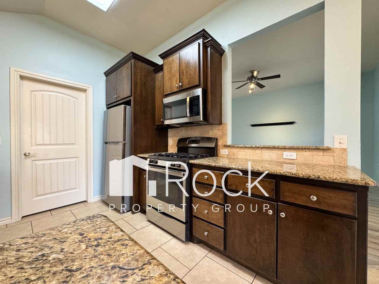 529 Hunter Dr - Photo 5 of 35