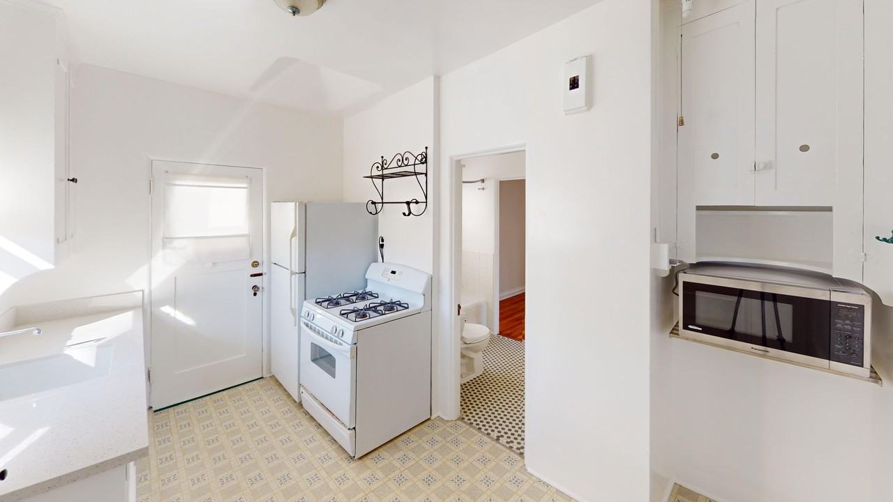 940 C Avenue - Photo 7 of 15