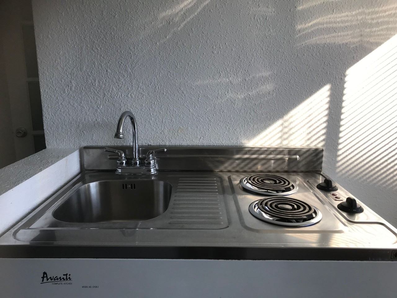 Charming Studio in The Heart Of Glendale - Photo 3 of 13