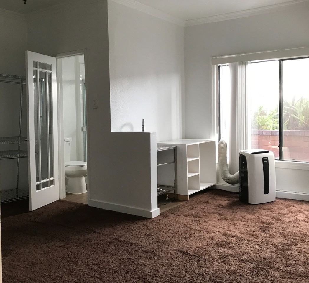 Charming Studio in The Heart Of Glendale - Photo 5 of 13