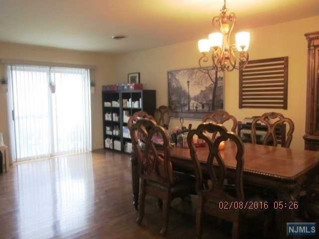 3 Foxwood Square S - Photo 3 of 11