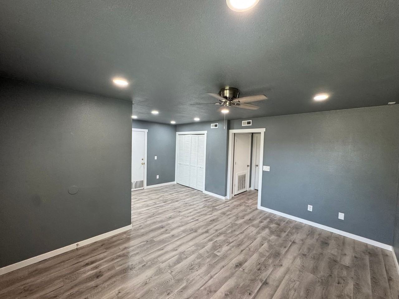 70 N Hunter St - Photo 3 of 20