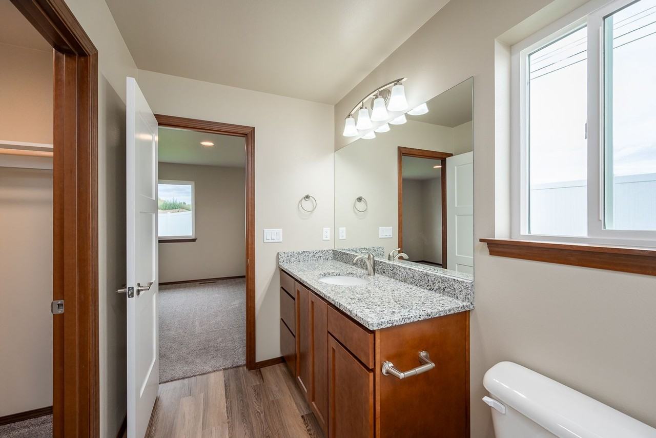 373 S Newton Ave - Photo 4 of 8