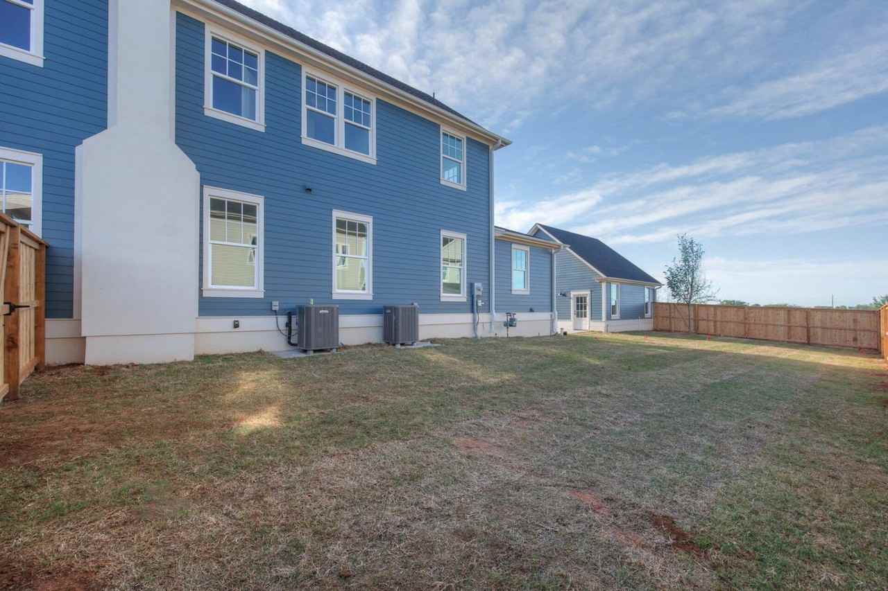 18434 Sweetwater Ln - Photo 3 of 23