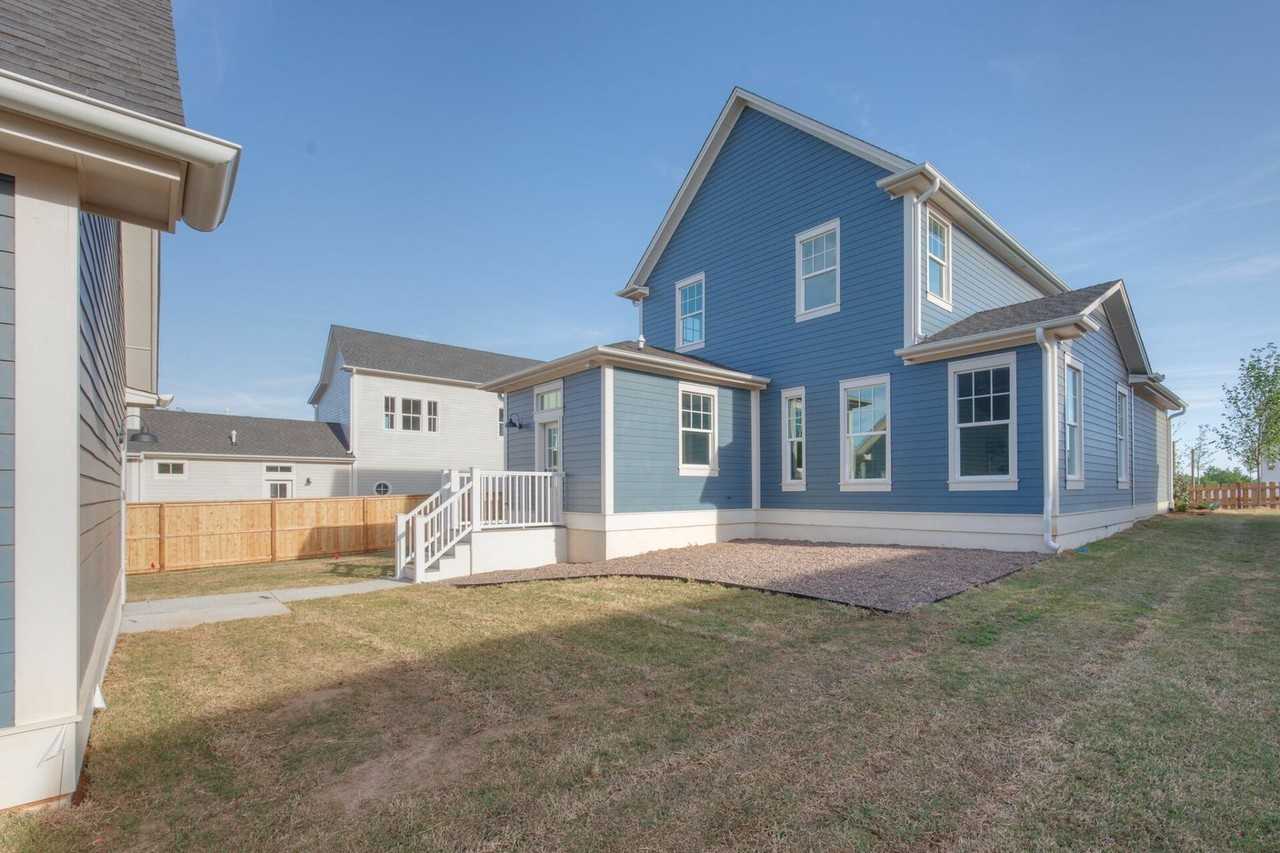 18434 Sweetwater Ln - Photo 4 of 23