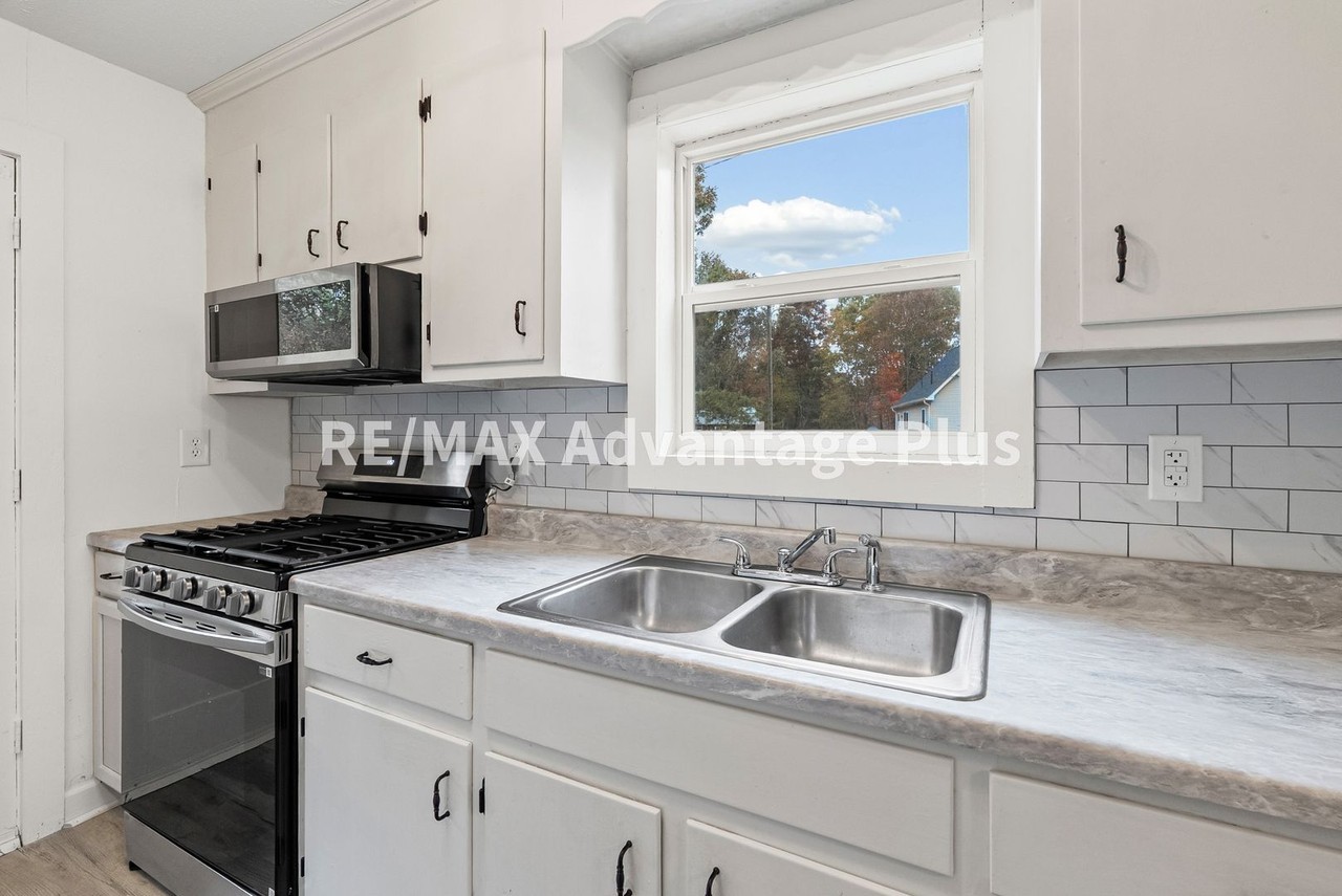 247 Elam Rd - Photo 4 of 19