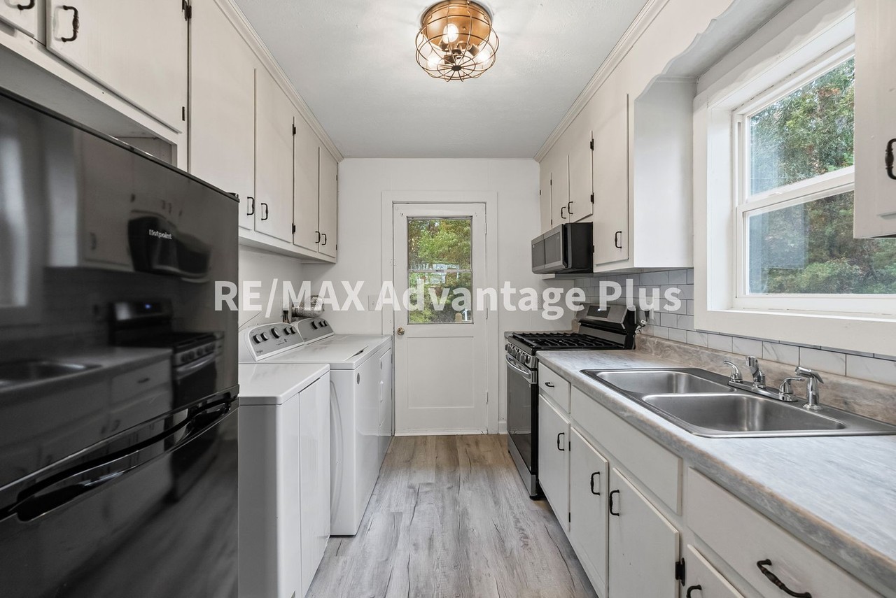 247 Elam Rd - Photo 5 of 19