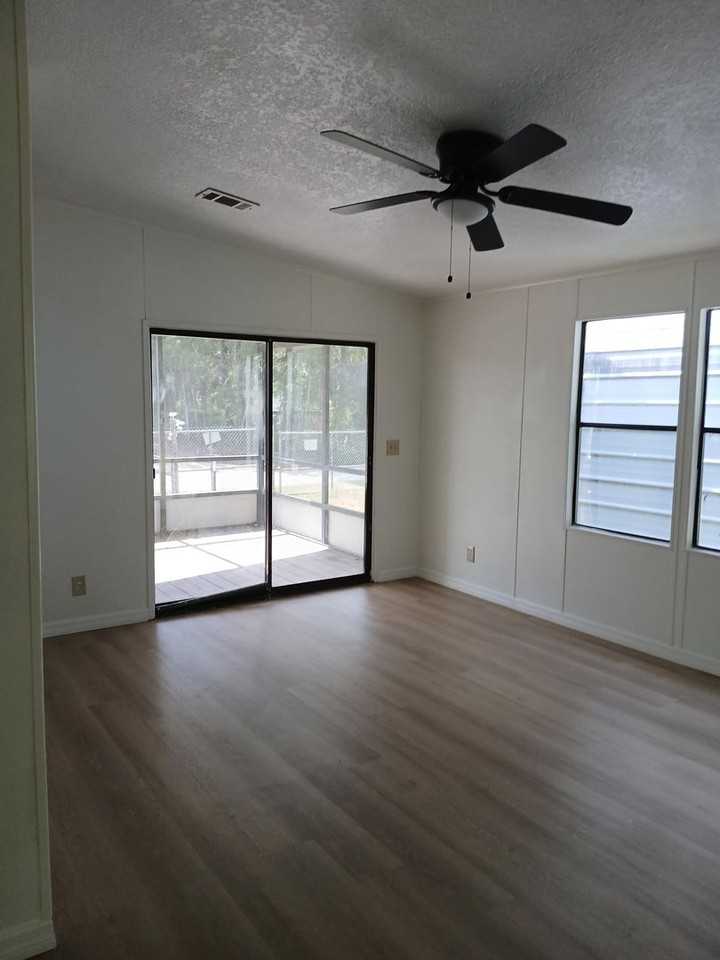 18709 16th Ave - Photo 4 of 9