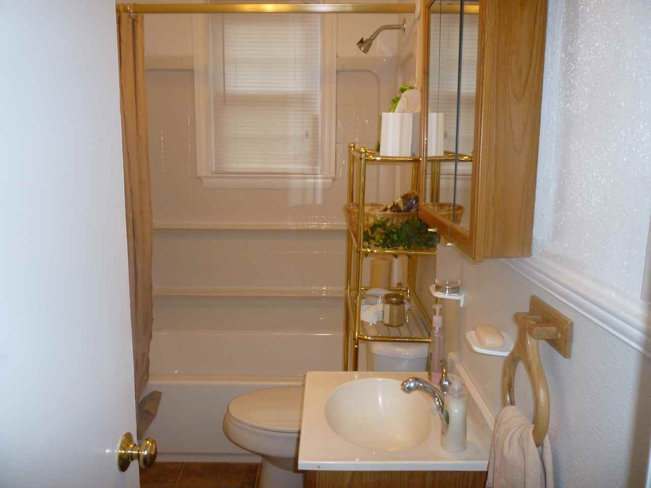 1645 Manakin Rd - Photo 4 of 6