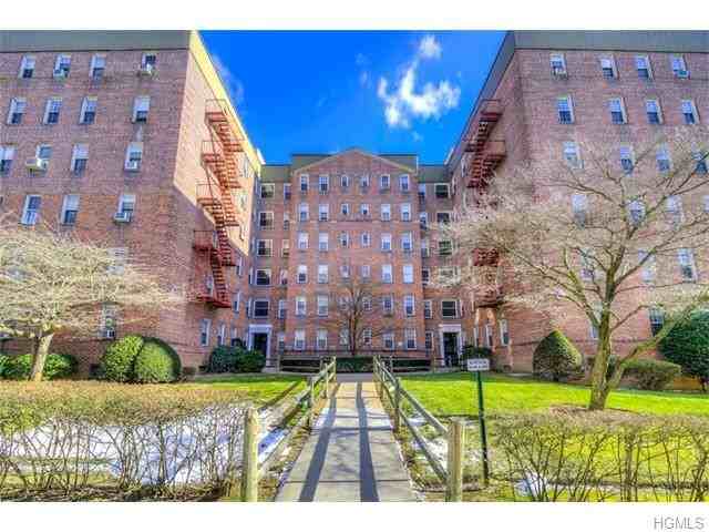 780 Bronx River Rd - Photo 2 of 12
