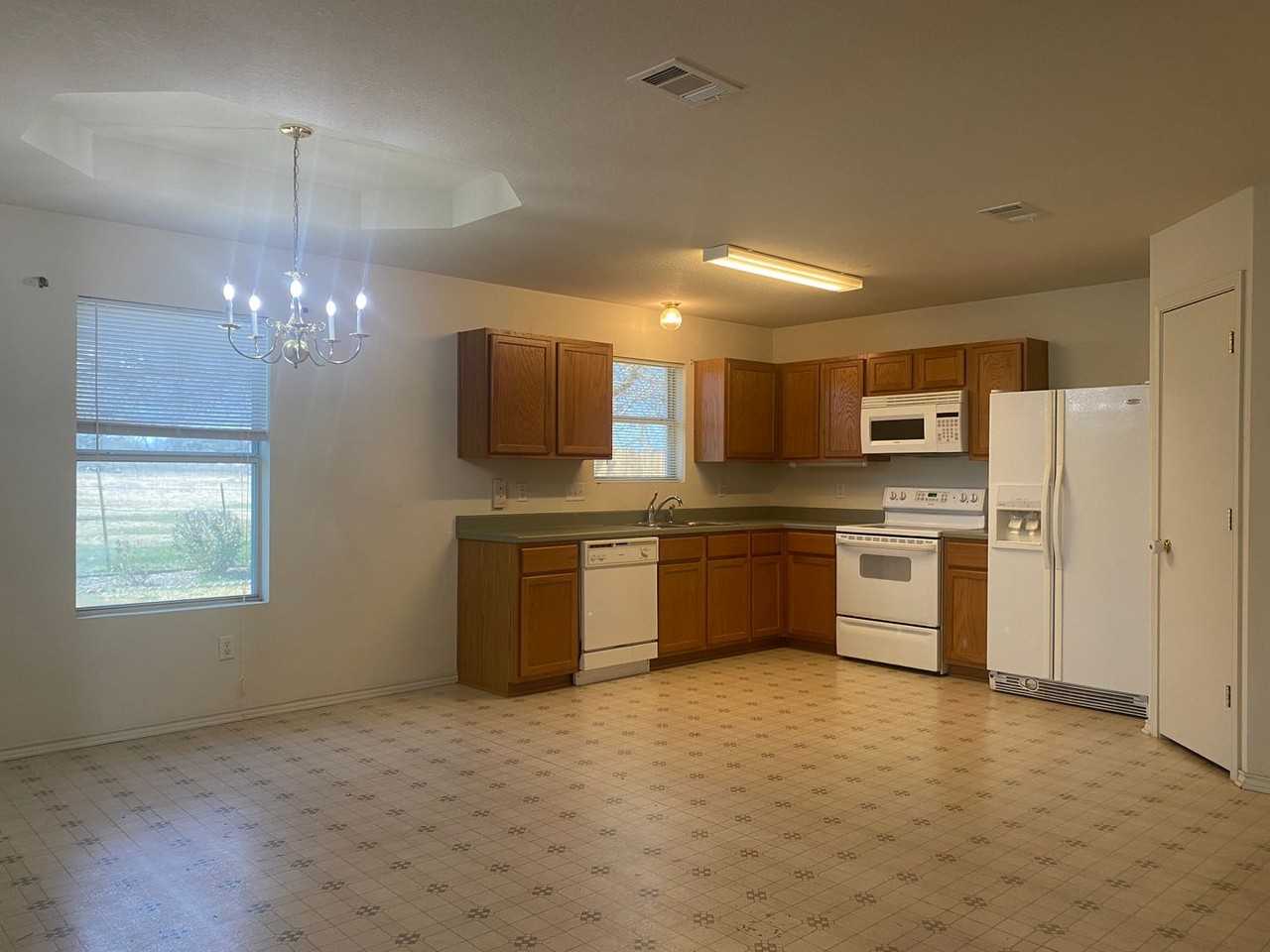 1712 Freedom Loop - Photo 5 of 21