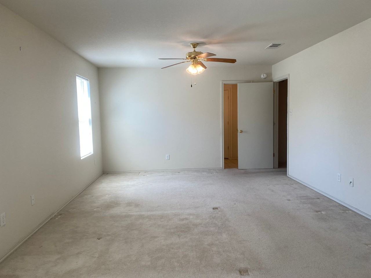 1712 Freedom Loop - Photo 7 of 21