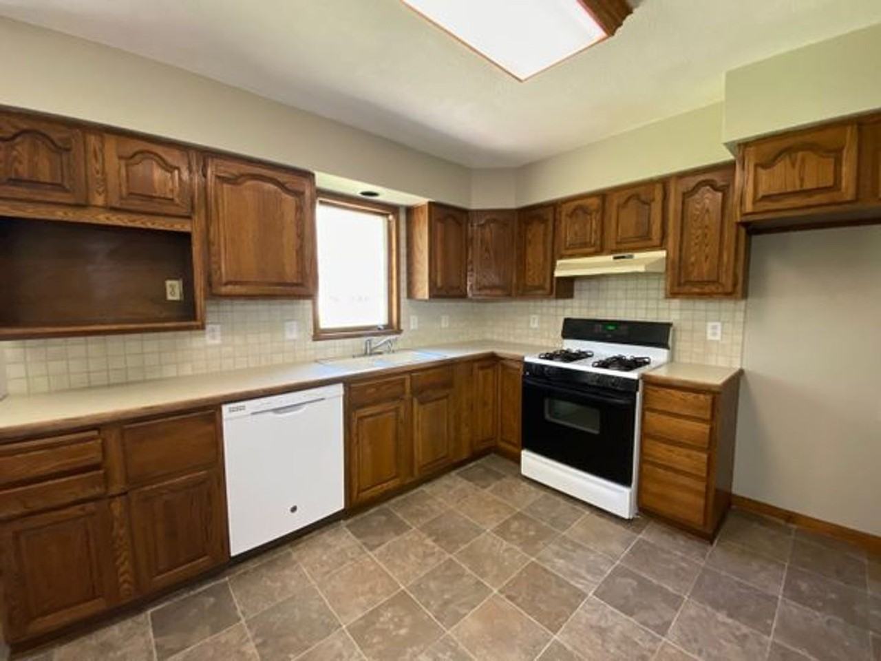 11418 E 59th St - Photo 3 of 7