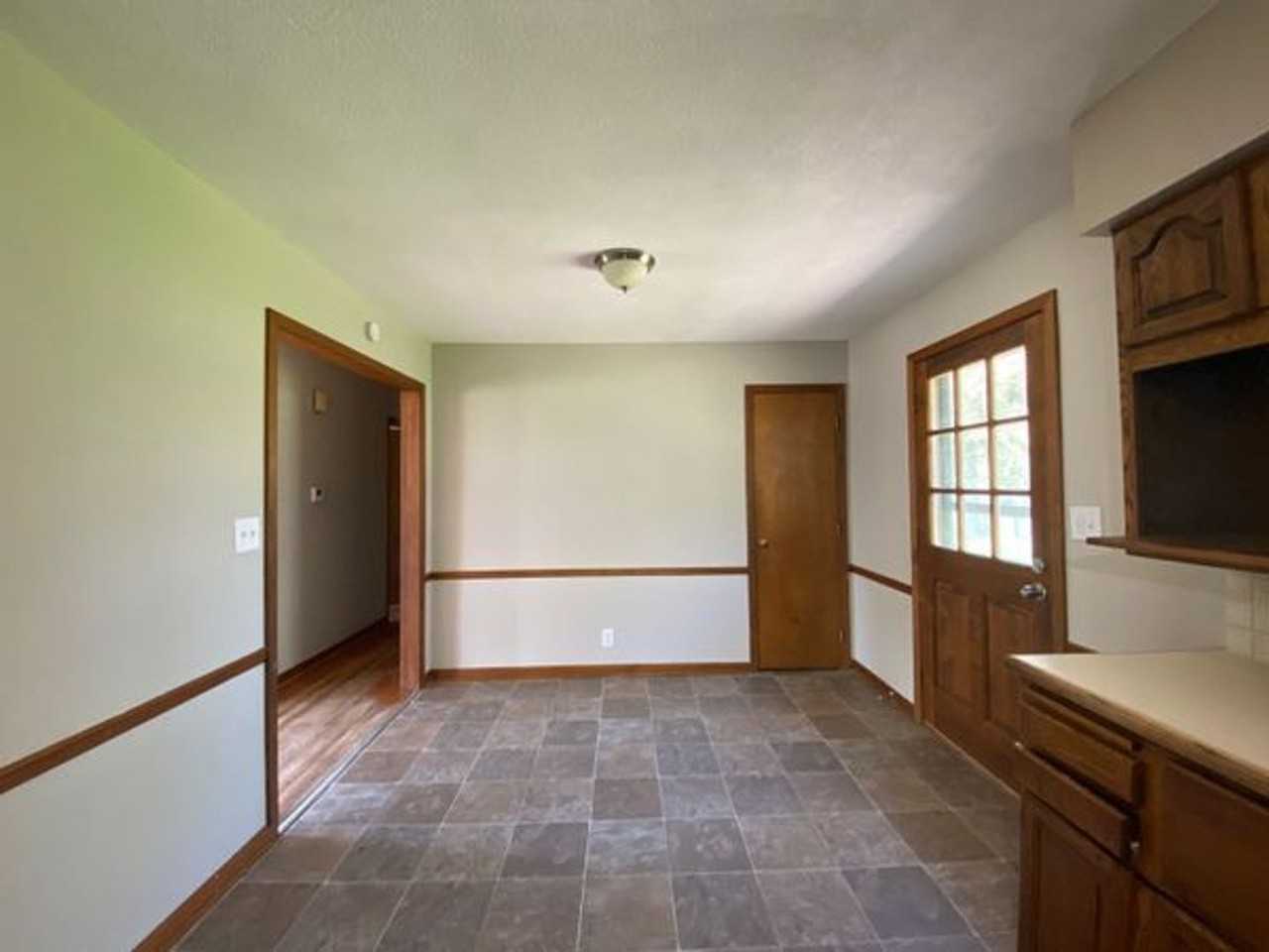 11418 E 59th St - Photo 4 of 7