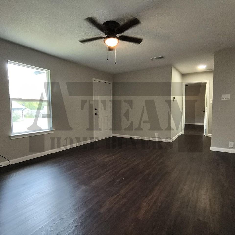 305 N Wilson St - Photo 3 of 21