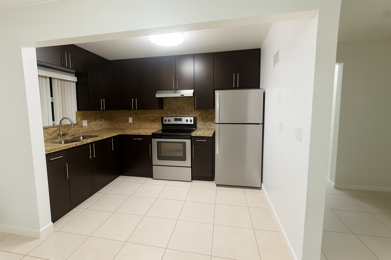 314 S Luna Ct Hollywood, FL 33021 - Photo 3 of 6