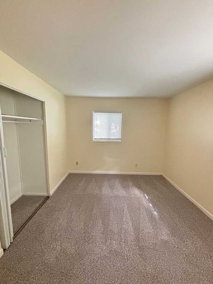 402 Dodson Dr S - Photo 4 of 10