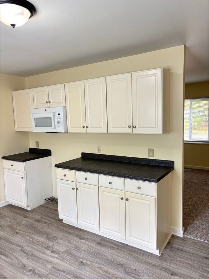 402 Dodson Dr S - Photo 6 of 10