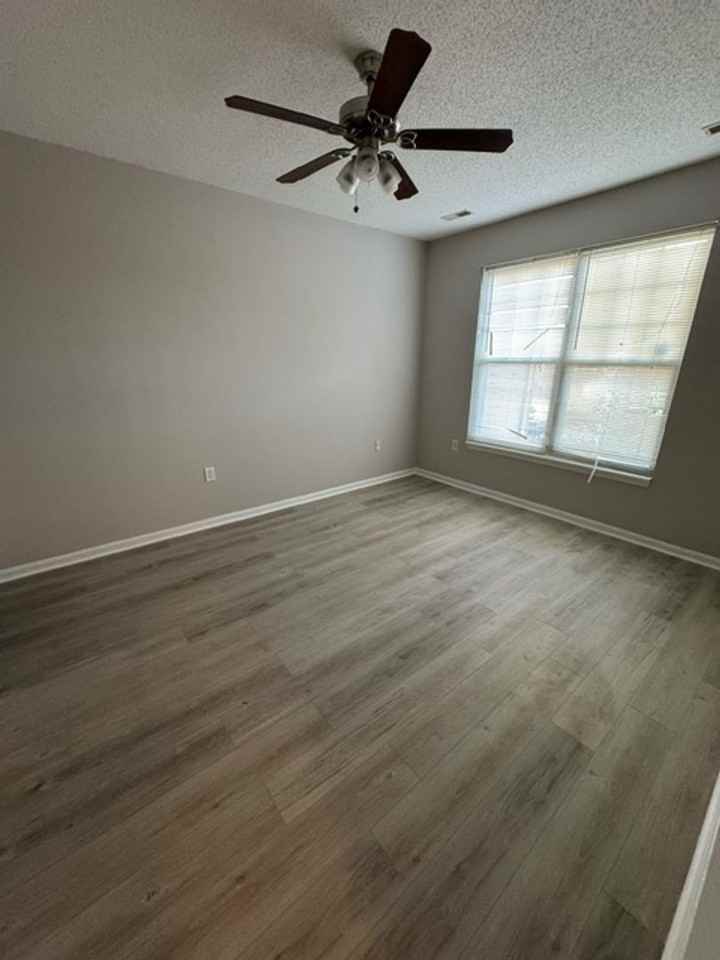 7111 Sandown Cir - Photo 6 of 18