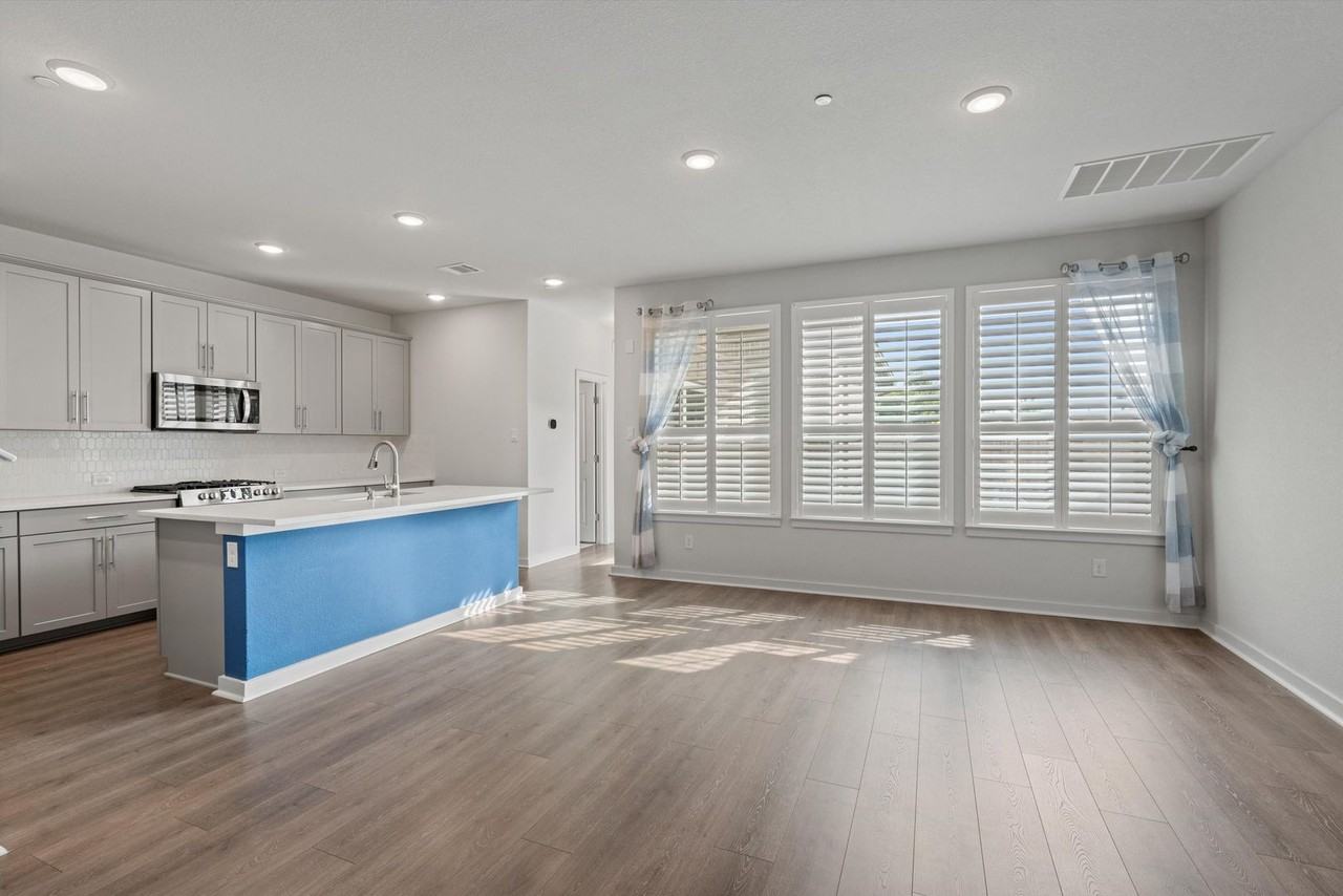 2500 Forest Creek Dr #302 - Photo 5 of 27