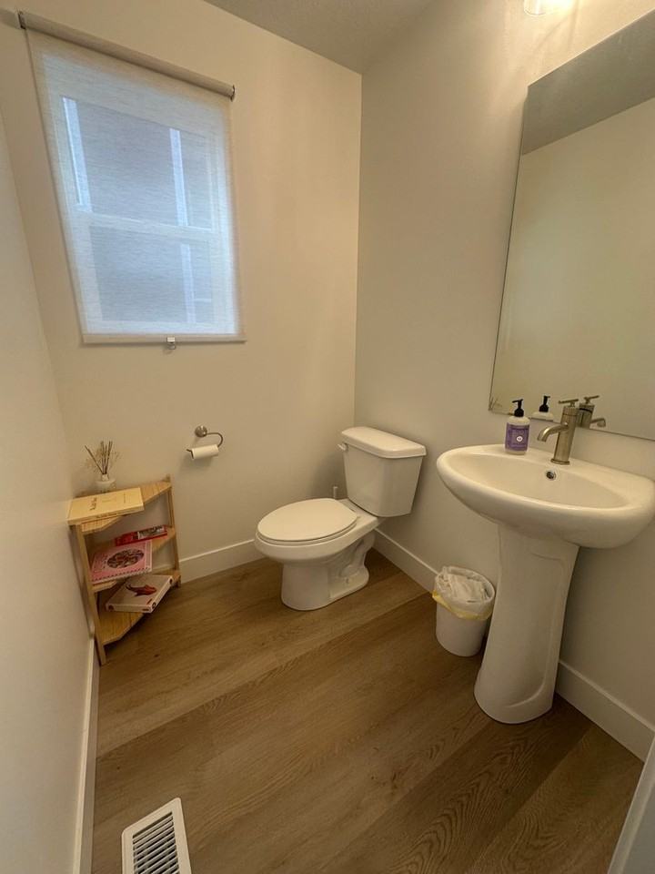 1031 N Devers Dr - Photo 6 of 48