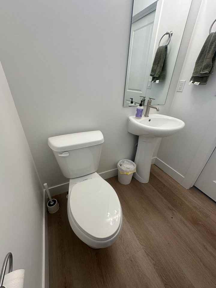 1031 N Devers Dr - Photo 7 of 48