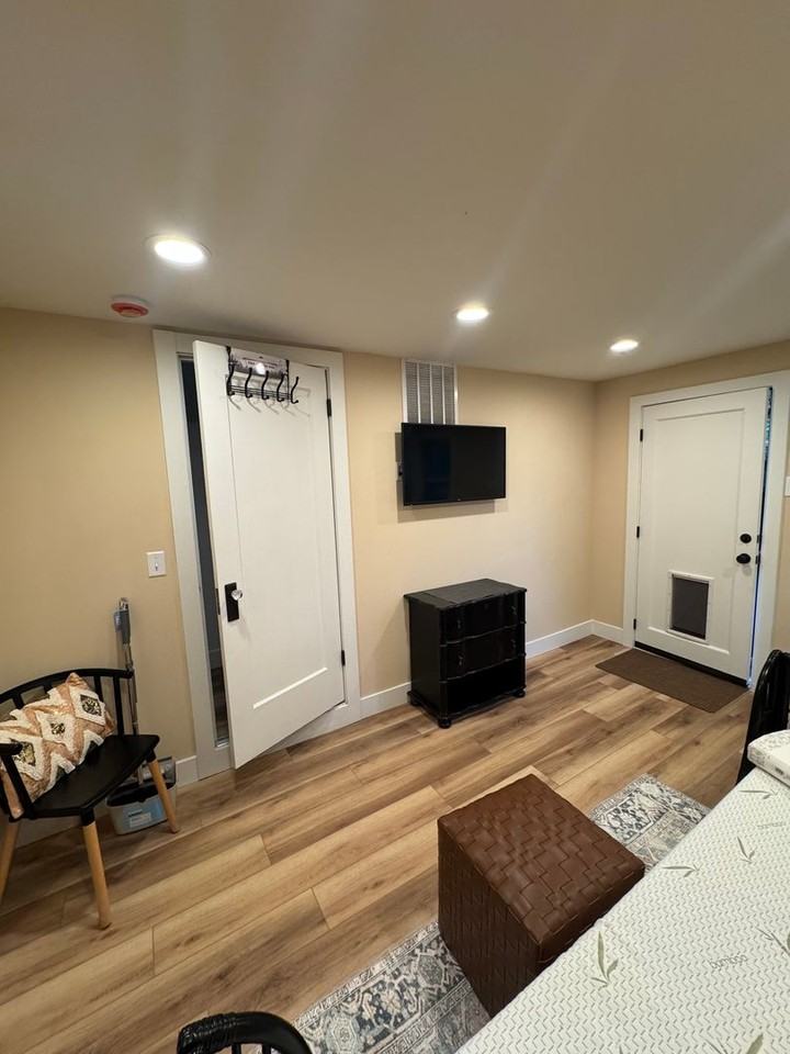 916 1/2 Poly Dr - Photo 2 of 4